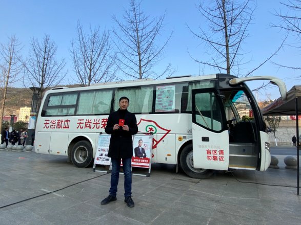 清澈的河水